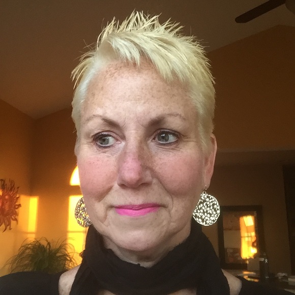 Meet your Posher, Janice - Picture 1 of 1